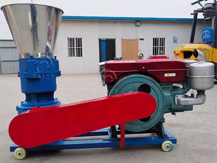 Diesel engine feed pellet mill