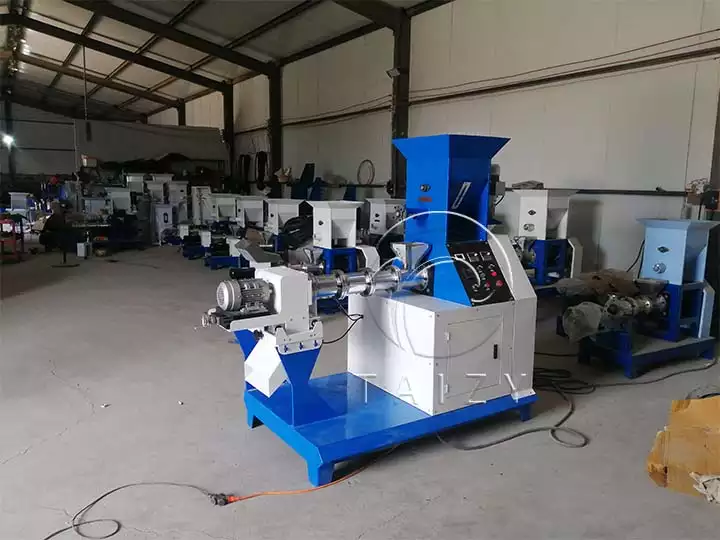 New type DGP-80 fish feed pellet making machine shipped to another Angolan customer