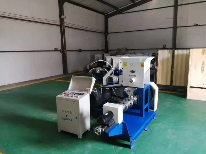 Floating fish feed pellet extruder machine